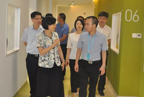 寧波市衛(wèi)生計生委領(lǐng)導(dǎo)一行來我院調(diào)研