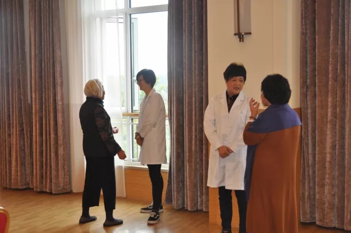 華陽口腔走進(jìn)恭和苑義診：全身健康從口腔健康開始