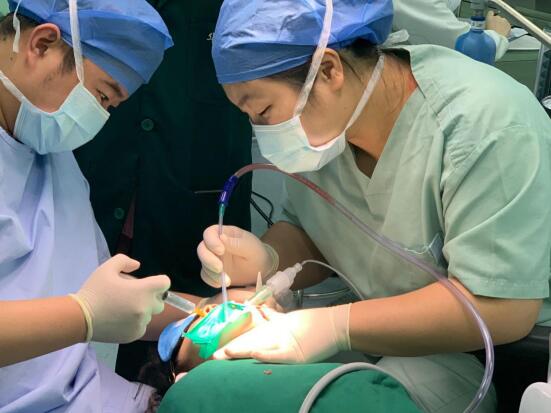 我院順利完成一例喉罩置管下的全麻兒童口腔病例！